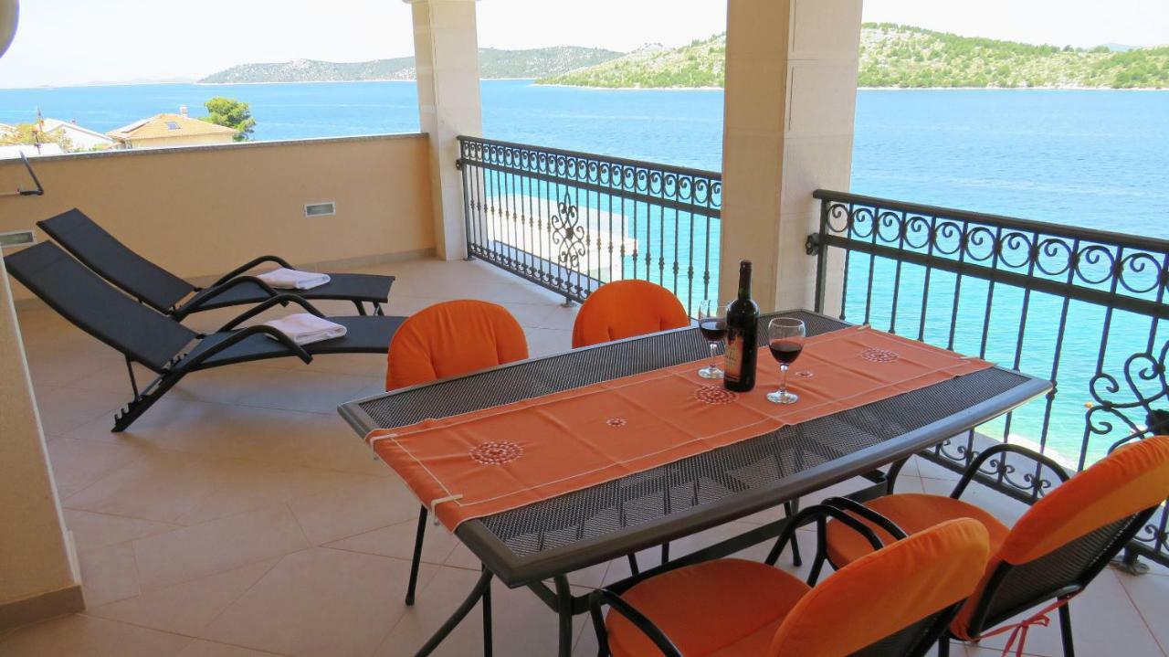 Apartments Villa Ante Grebastica Exterior photo